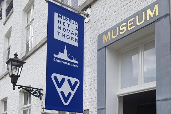Banner of VVV Thorn on the wall of Museum Thorn
